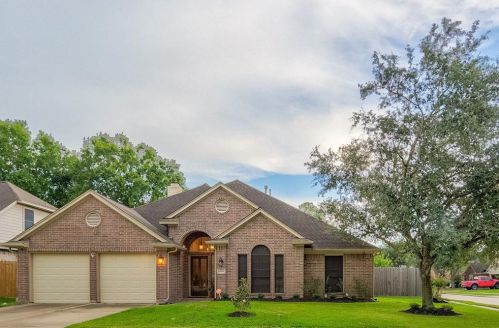 3811 Lake View Dr, Pearland, TX 77581-6792