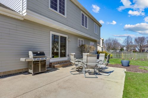 723 Warwick Dr, Carol Stream IL  60188-4332 exterior