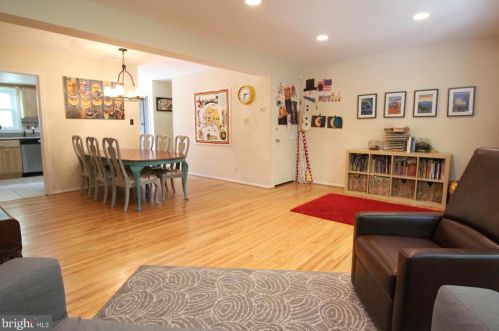 7676 Tiverton Dr, Springfield VA  22152-2018 exterior