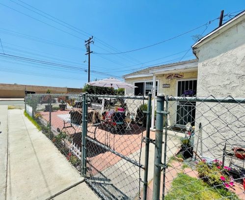 7822 Bell Gardens Ave, Bell, CA 90201-5407
