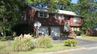 16 Jackson St, Piscataway, NJ 08854-6024
