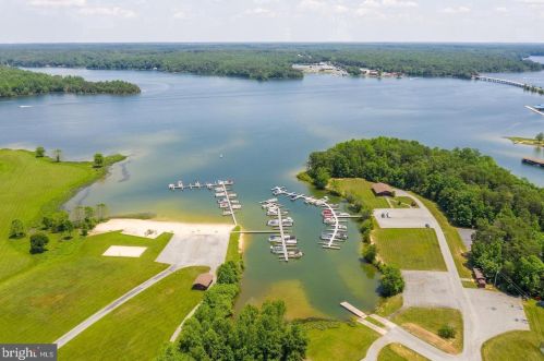 204 Lakewood Dr, Mineral, VA 23117-4838