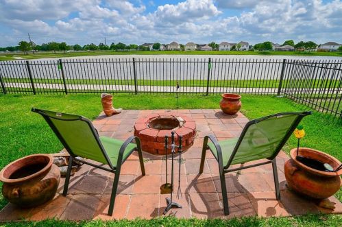 3210 Fern Brk Ln, Richmond TX 77471-9280 exterior