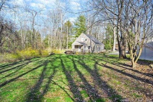 35 Philo Curtis Rd, Sandy Hook CT  06482-1220 exterior