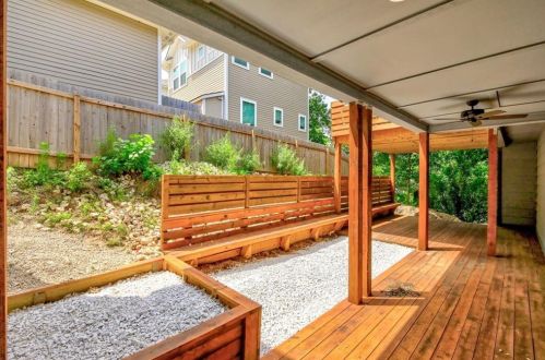 5008 Baker St, Austin TX  78721-1511 exterior
