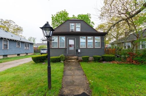 71 Lincoln Ave, Warwick, RI 02888-5953