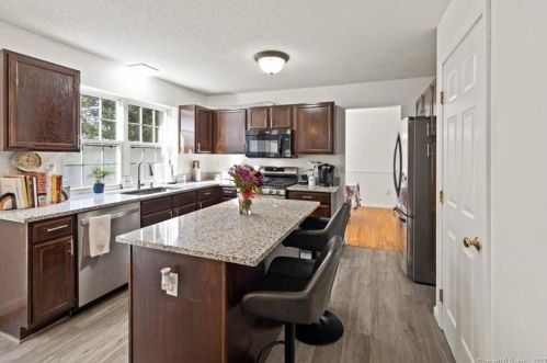 65 Wynd Ter, Middletown CT  06457-8729 exterior