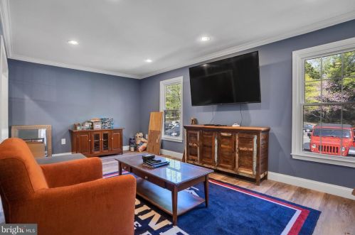 7318 Eggar Woods Ln, Springfield VA  22153-2012 exterior