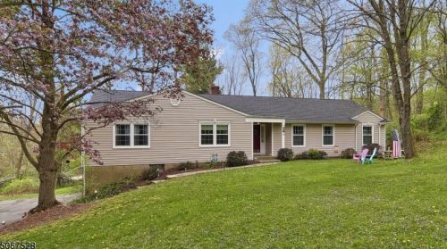 6 Corn Hill Dr, Morristown, NJ 07960-2528
