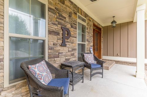 1009 Silver Thorne Dr, Loganville, GA 30052-9289