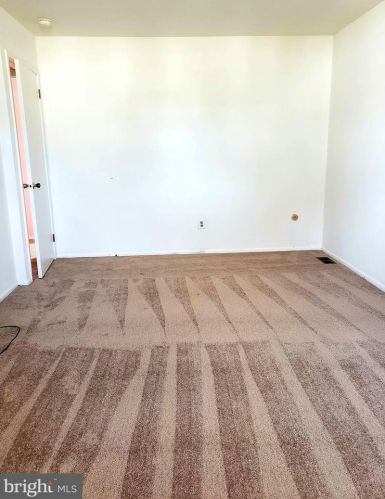 8306 Collins Ave, Camden NJ 08109-3567 exterior