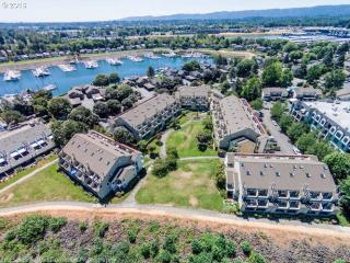161 Hayden Bay Dr, Portland, OR 97217-7975