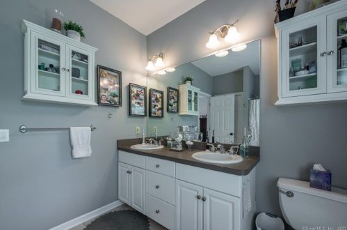 270 Budding Rdg, Southington CT  06489-4226 exterior