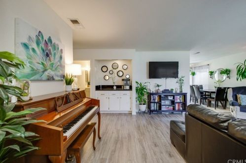 807 Pepperwood St, Colton, CA 92324-4522