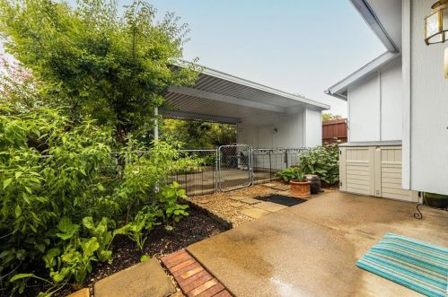 3941 Queens Ct, Garland TX  75043-2938 exterior