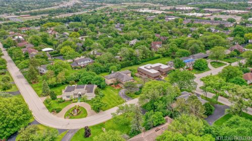 6765 County Line Ln, Willowbrook IL  60527-5726 exterior