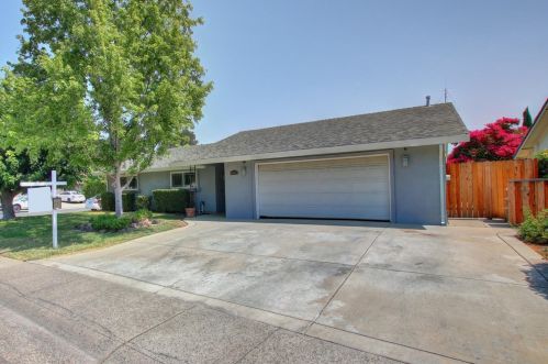 9691 La Nuez Dr, Elk Grove, CA 95624-2375