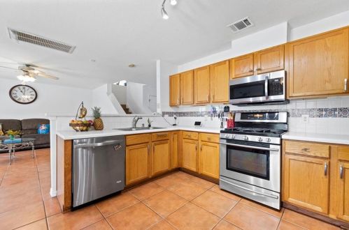 851 Brandi Cir, Uhland TX 78640-5340 exterior