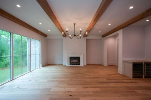 921 Heards Ferry Rd, Atlanta GA  30328-4727 exterior