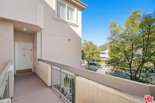 400 Cameron Pl, Glendale CA  91207-2063 exterior