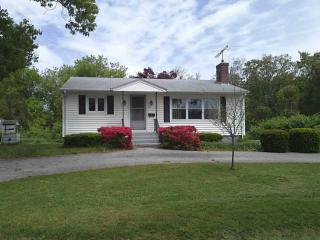 61 Arlington Ave, Warwick, RI 02889-5203