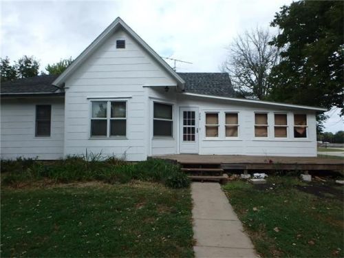 204 6th St, Overbrook, KS 66524-9608