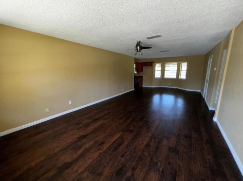 5909 Bowling Dr, Fort Worth TX  76148-3503 exterior