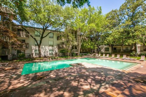 4845 Cedar Springs Rd, Dallas TX  75219-1202 exterior