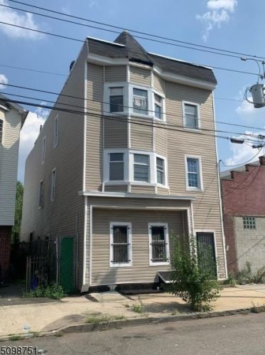 140 Badger Ave, Newark, NJ 07108-1931