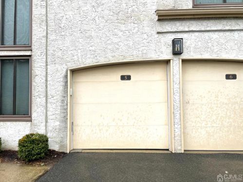 5 Nicole Ter, Edison NJ  08820-4044 exterior