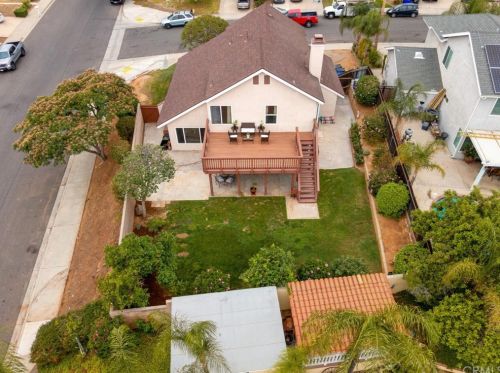 8450 Tamarind Ln, Riverside CA  92509-5180 exterior