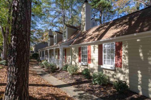 205 Crab Orchard Way, Roswell, GA 30076-2393