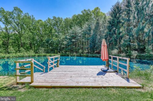 2180 Sky Top Trl, York PA  17315-2272 exterior