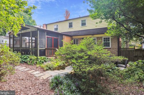 1221 Pinecrest Cir, Silver Spring MD 20910-1626 exterior