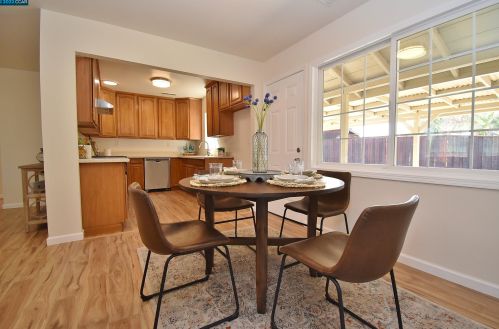 1061 Oak Grove Rd, Concord CA  94518-3129 exterior