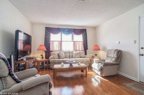 1412 Carol Ct, Palatine, IL 60074-3099