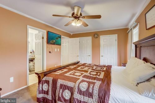 4 Crawford Ct, Trenton NJ  08690-3618 exterior