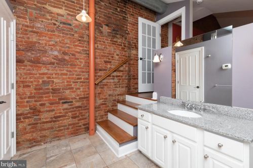 715 Marvine St, Philadelphia, PA 19147-1913