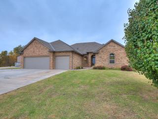 505 Arrowhead Dr, Tuttle, OK 73089-1000