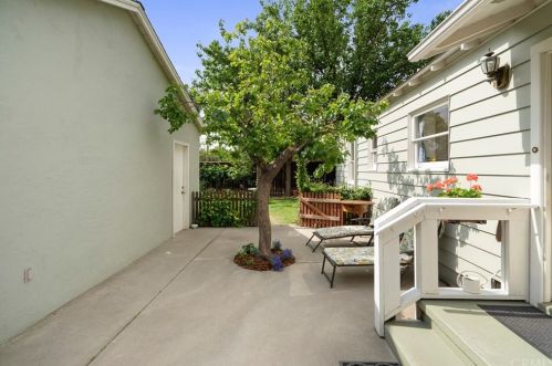 6110 Palm Ave, Riverside CA  92506-2022 exterior