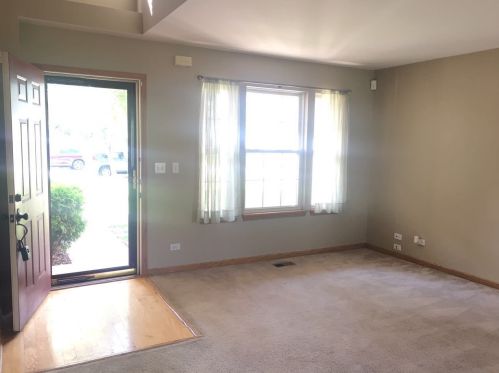 2327 Emerson Ln, Naperville, IL 60540-1941