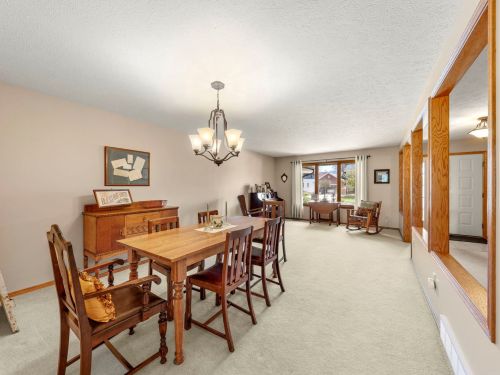 1315 Yorkshire Dr, Sycamore IL  60178-3236 exterior