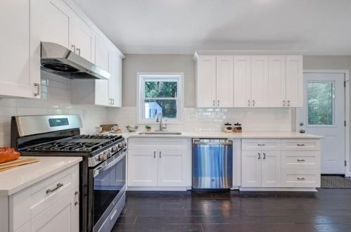 1976 Dering Cir, Atlanta GA  30345-1612 exterior