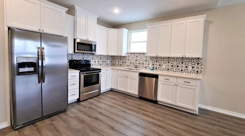 210 Johnson Ave, Thorndale, TX 76577-5358