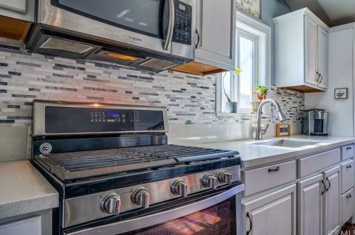 555 Prospect Ave, Riverside CA  92507-1720 exterior