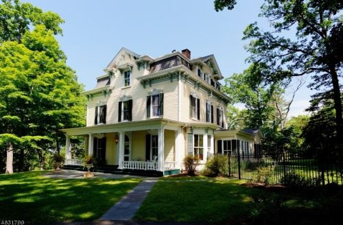 101 Oaks Rd, Millington, NJ 07946-1418
