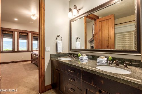 5872 Mtn Rnch Dr, Park City UT 84098-6177 exterior