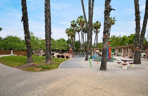 72 Salton, Irvine CA  92602-2425 exterior