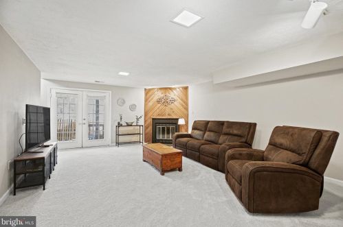 8166 Cliffview Ave, Springfield VA  22153-2622 exterior