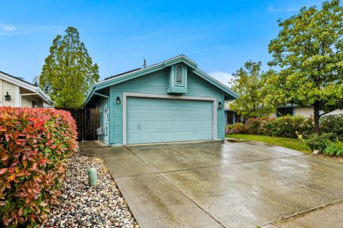 2217 Corral Dr, Auburn, CA 95603-9026